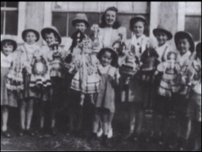 zajmuje sie dziecmi zeslancow